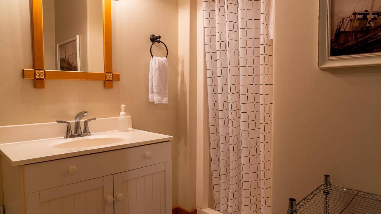 Wild Pacific Guest Suites Ucluelet Eksteriør billede